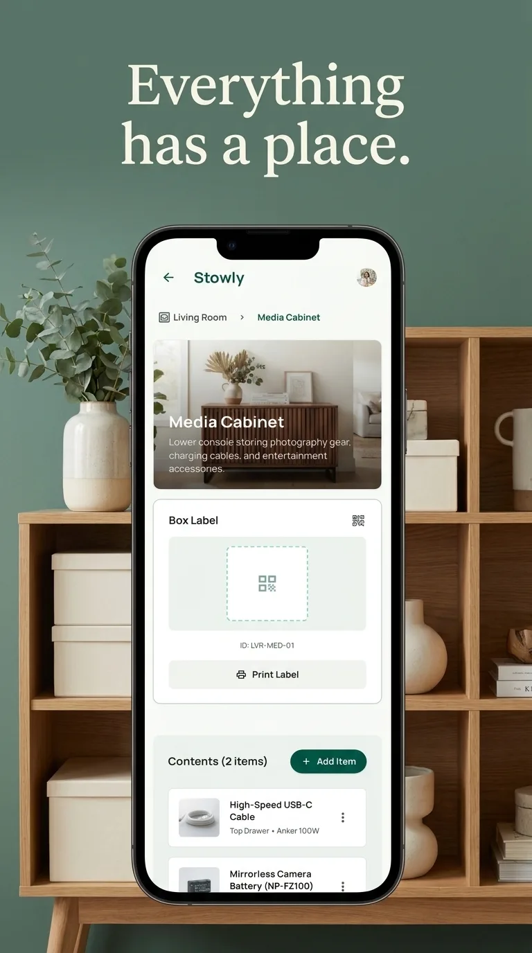 Box details with a printable QR label and a list of stored belongings.